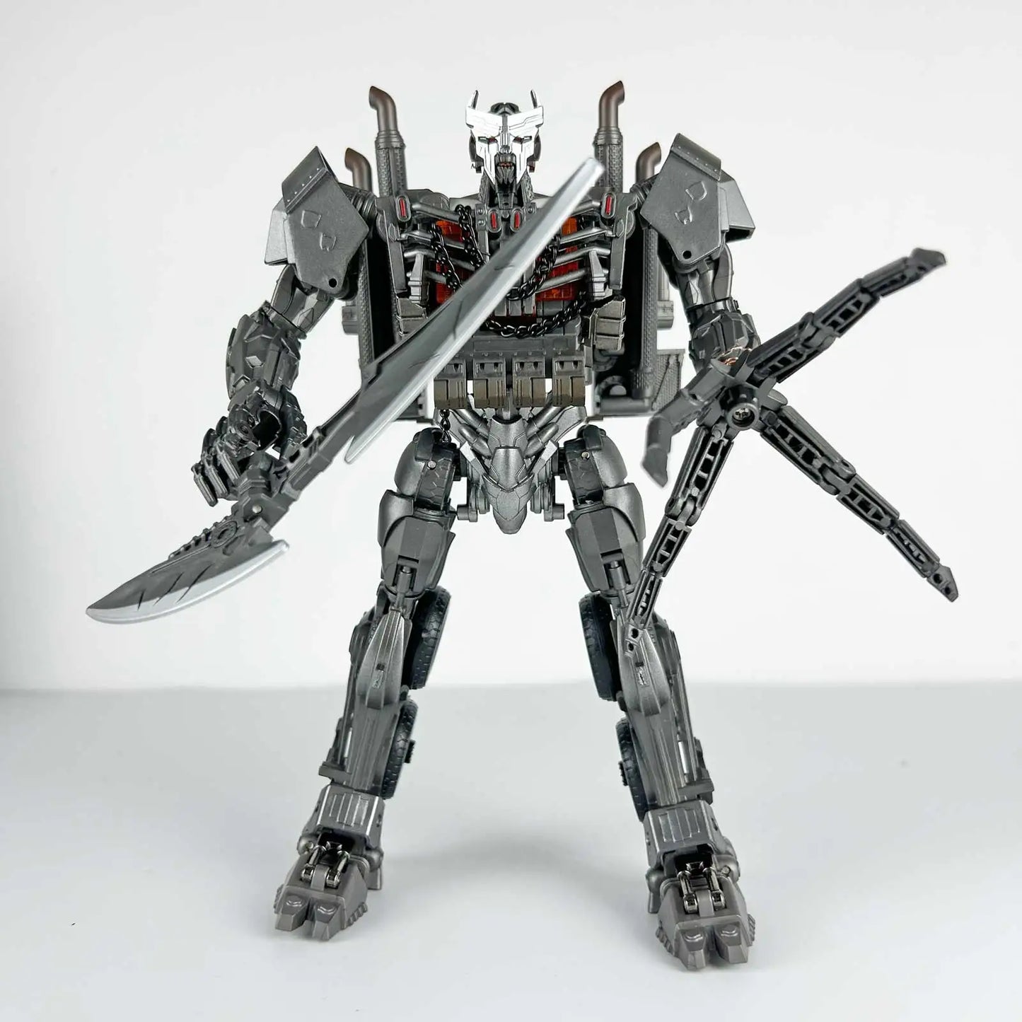 Figura Transformers Scourge Studio Series 18 cm — Set de accesorios blanco y gris