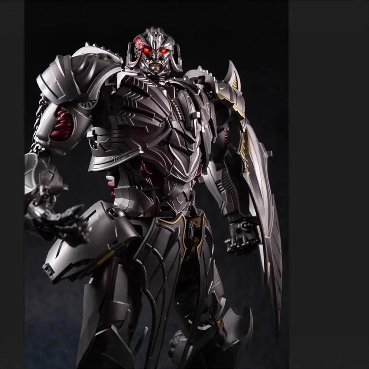 Figura Transformers Galvatron BS02 — Versión Dragón Alado Cromado Bestia