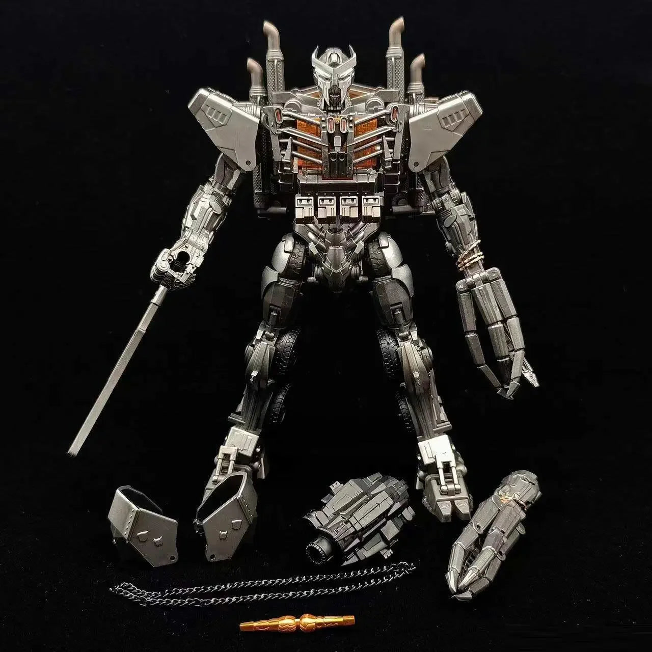 Figura Transformers Scourge Studio Series 18 cm — Set de accesorios blanco y gris