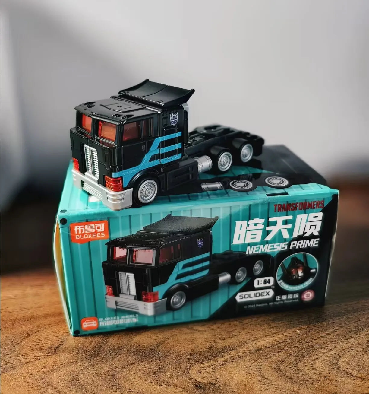 Figura Transformers Megatron - Modelo Articulado Blokees Tanque de Asalto Móvil