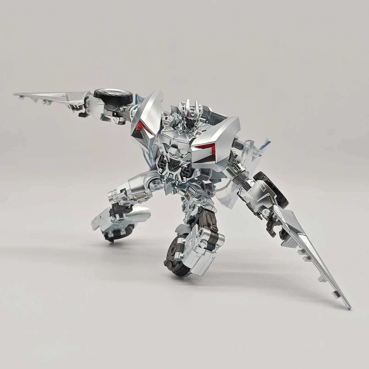Figura Transformers Sideswipe War Dancer — Bailarín de Guerra Rojo y Plateado