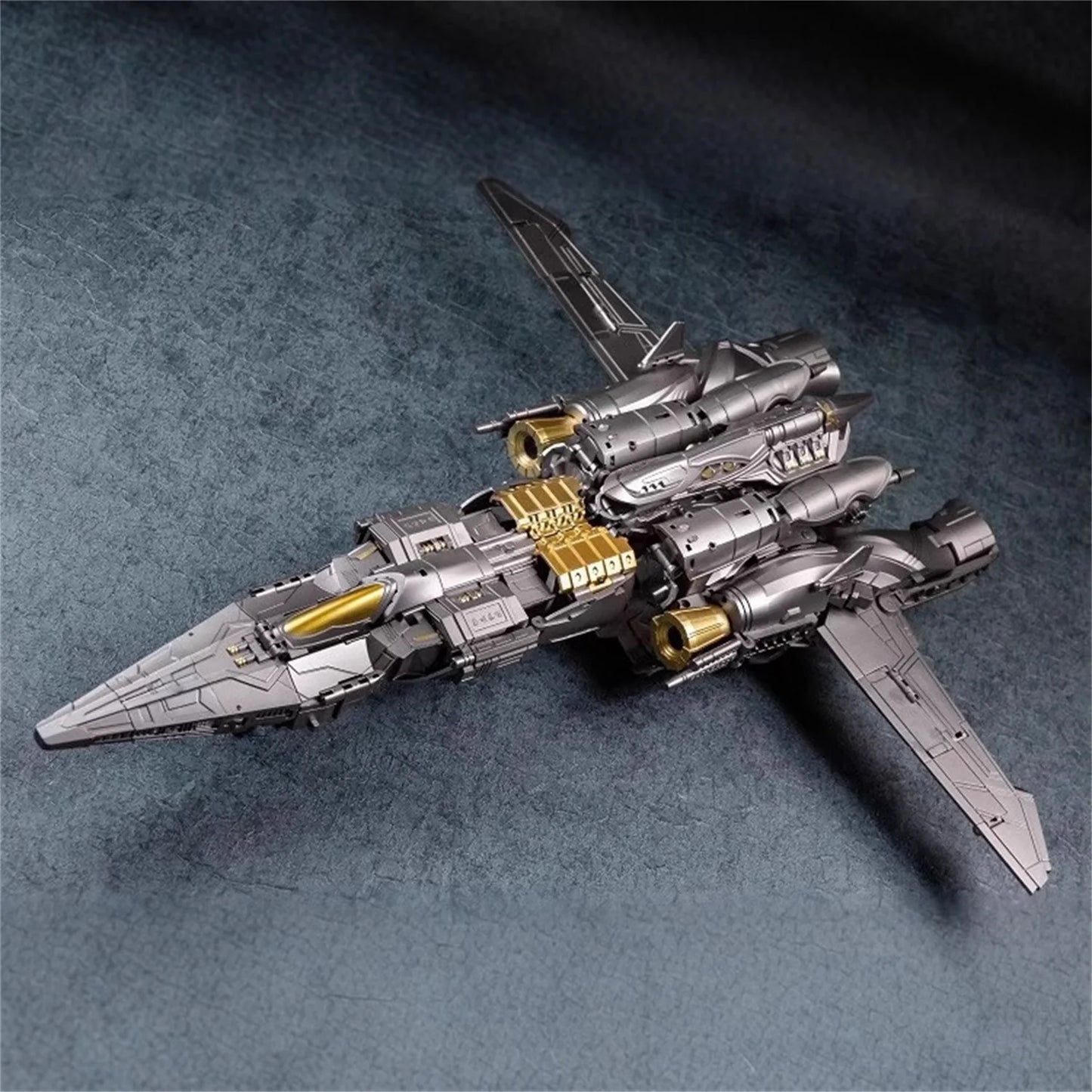 Figura Transformers Galvatron BS02 — Versión Dragón Alado Cromado Bestia