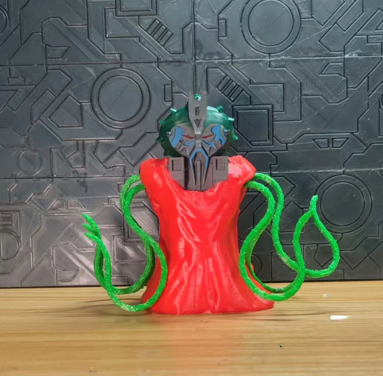 Busto Transformers Monstruo Tentáculos Rojo — Criatura Cinco Caras Tecno