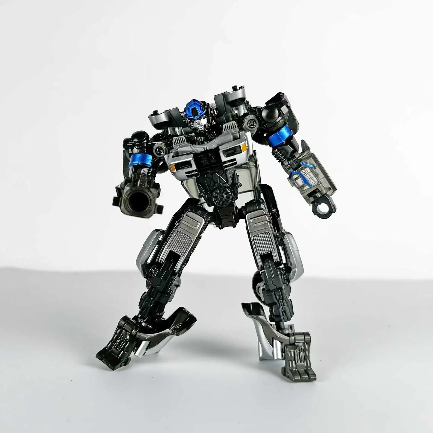 Figura Transformers Mirage CY01 — Espía Cromado El Despertar de las Bestias SS105