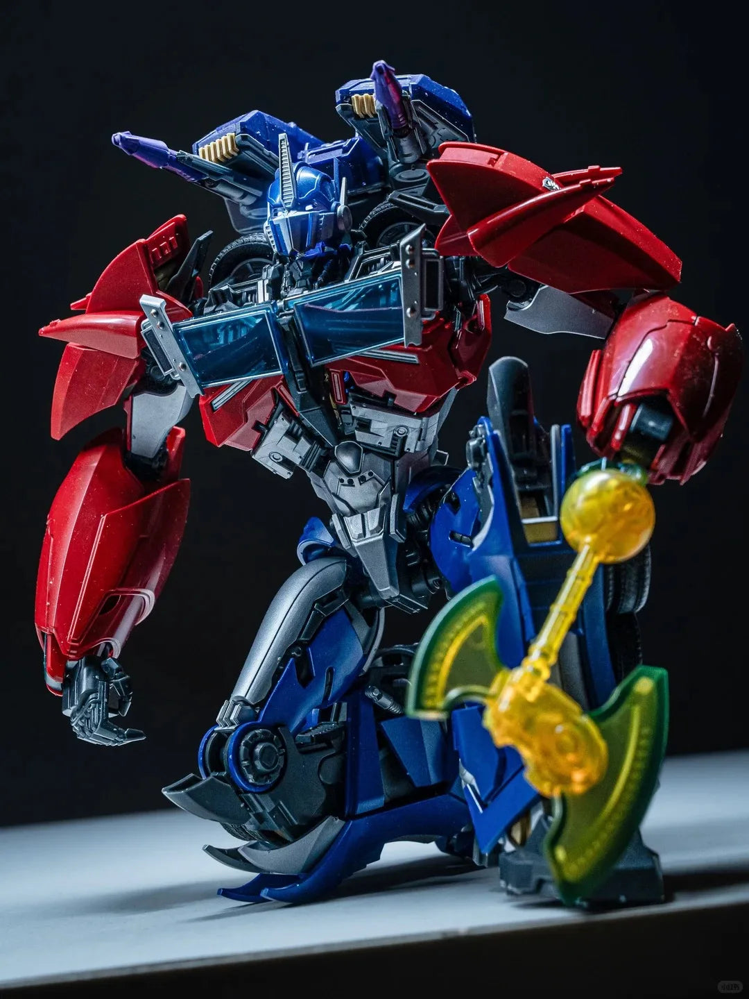 Figura Transformers Optimus Prime TFP Blokees — Modelo de ensamblaje Prime Azul